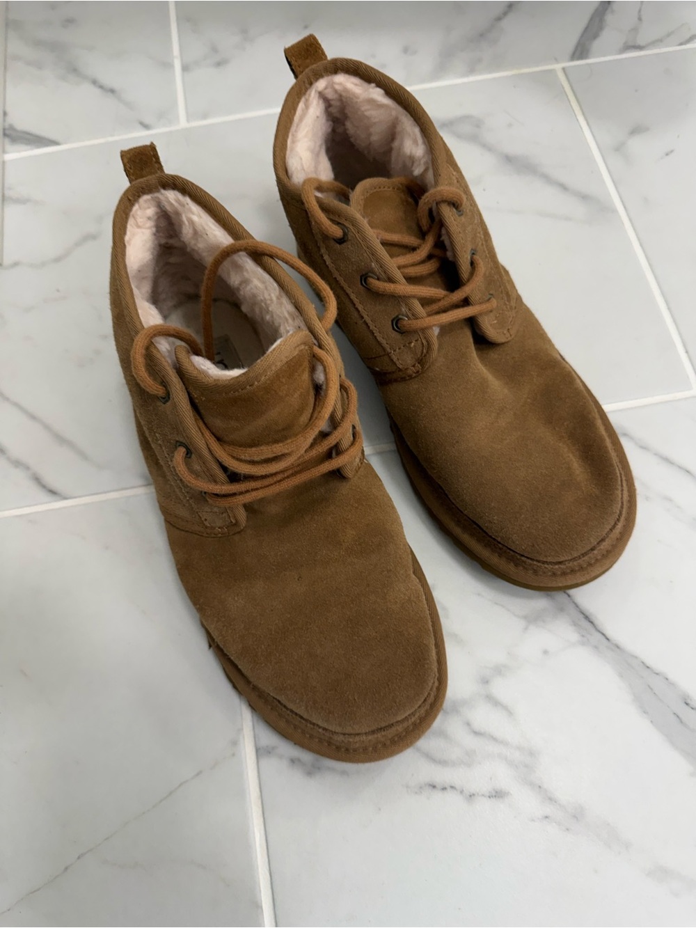 UGG Boots Men’s Neumen Chukka 10 Chestnut Brown Lace Up Casual Ankle Top SN 3236